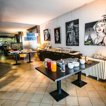 Italia Hotel 3*